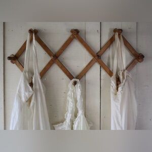 Rustic Brown Wooden Wall Rack Boho MCM Shabby
Farmhouse ✨70s Vintage